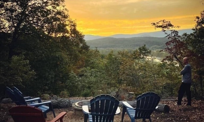 Bentonville Cabina | Cabin~ Firepit~Mtn/River views~ WFH~Pets