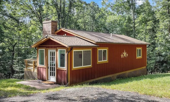 Bergton Chalet De Esquí | Cabin: Hot Tub, Firepit, Grill, Wifi, Dog-Friendly