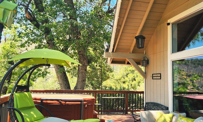 Cascadel Woods Cabina | Cabin/hotub next to a Creek near Bass lake, 45/min to Yosemite south gate