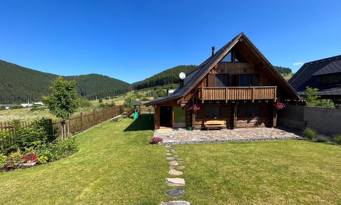 Cicmany Casa | Cabin House Čičmany- Relaxačné zariadenie s ubytovaním