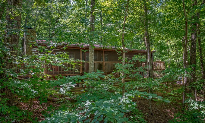 Lake Lure Cabina | Cabin in the Woods 3 minutes from Rumbling Bald Resort @ Lake Lure