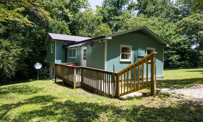 Dickson Cabina | Cabin in the Woods: 3bed 1bath, Outdoor Fire Pit