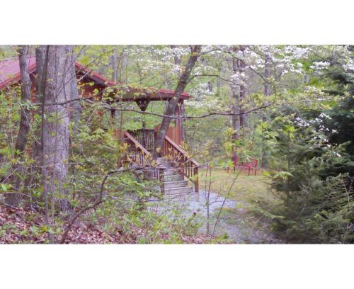 Hendersonville Casa | Cabin in the Woods-Peaceful 1BR 20-Acre Rural Retreat-HotTub&WiFi near Asheville