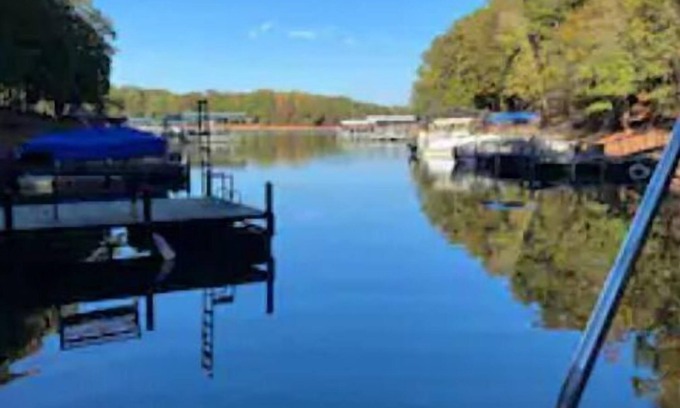 Townville Cabina | Cabin Lake Hartwell near Clemson and Greenville