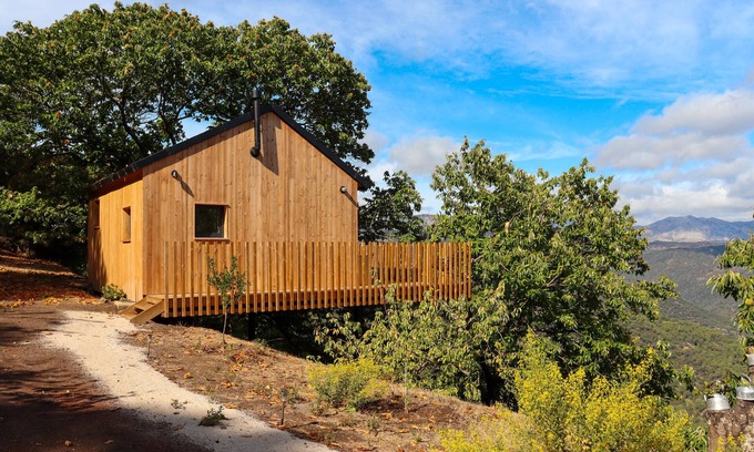Jubrique Cabina | Cabaña 'Mirlo Blanco' con vistas a la montaña, piscina compartida y terraza privada