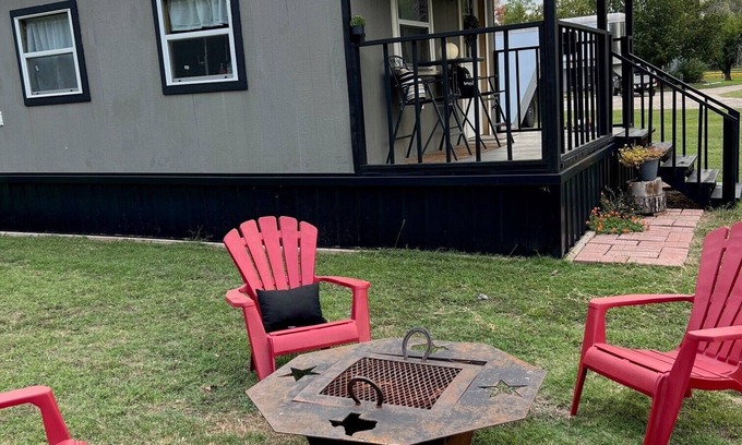 Van Cabina | Cabin Near Canton Trade Days - Quiet Retreat with Country Charm!