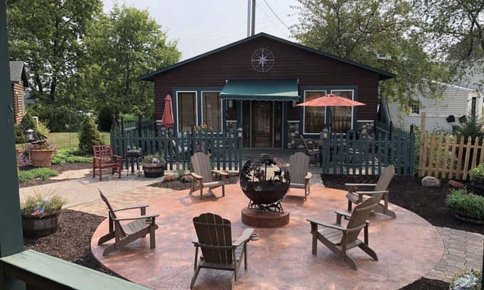 Bellevue Cabina | Cabin near Mississippi with Pickleball court - North Star