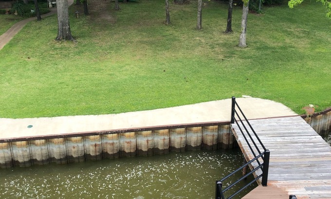 Eustace Cabina | cabin on lakefront on cedar creek , tx