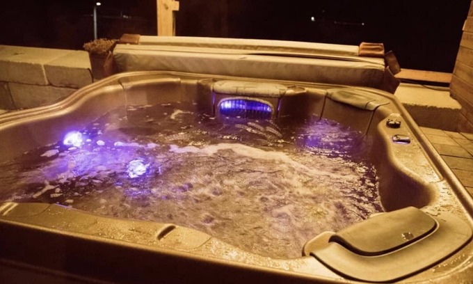Elkader Cabina | Cabin on the Bluff with Hottub