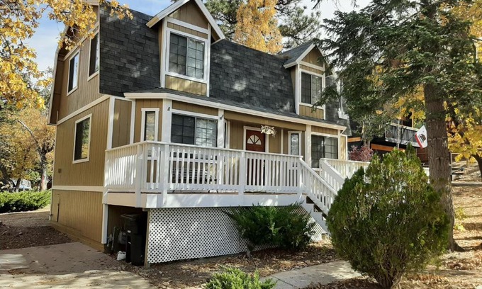 Upper Moonridge Casa | Cabin on the Corner