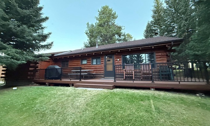 Cody Cabina | CABINA EN EL RÍO - 2 BR W / LOFT 20 millas de la entrada NE de Yellowstone