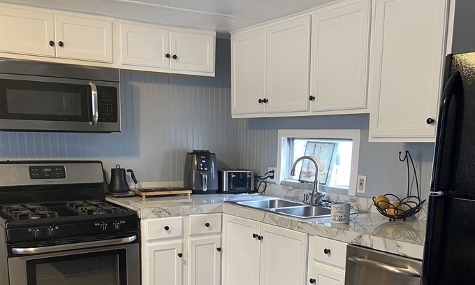 Lancaster Cabina | Cabin Style one bed room w/parking