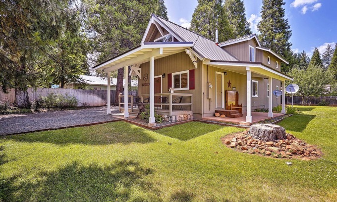 Trinity Center Cabina | ¡NUEVO! Cabina con espacio en el patio trasero, .5 Mi a Trinity Lake