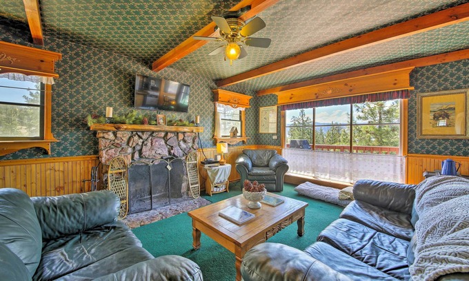 Fawnskin Cabina | ¡NUEVO! Cabaña con plataforma y vistas Pasos desde Big Bear Lake