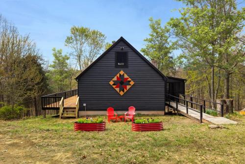 Mathias Casa | Cabin w Fireplace Fire Pit Grill & Games