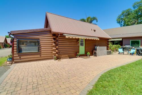Okeechobee Casa | Cabin with Boat Launch and Pool Access in Okeechobee