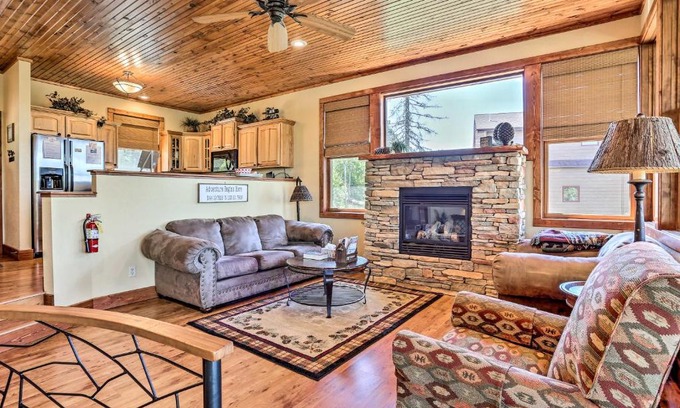 Lead Casa | Cabin with Deck and Hot Tub, Half Mile to Terry Peak!