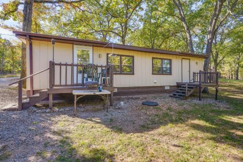 Branson West Casa | Cabin with Fire Pit - 12 Mi to Silver Dollar City!