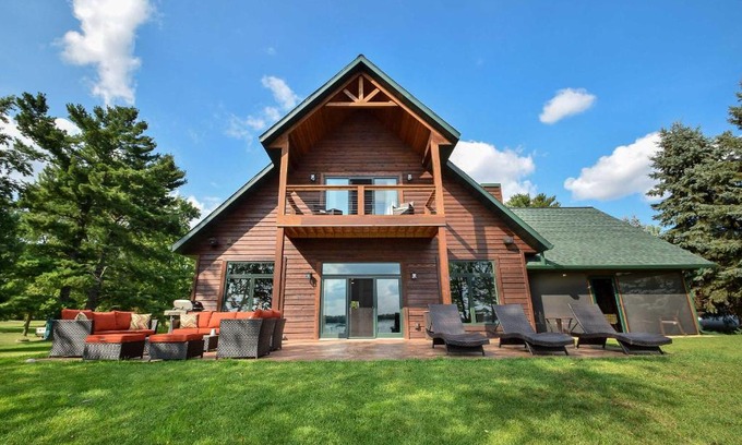 Siren Casa | Cabin with Gradual Slope to Sandy Bottom Swimming!
