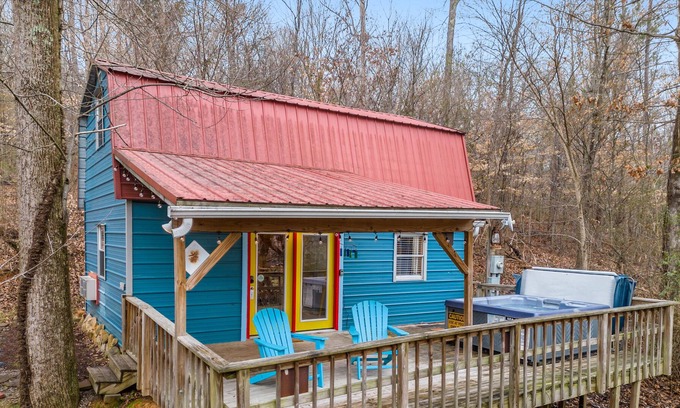 Wildwood Cabina | Cabin with hot tub, spacious deck, washer/dryer, central AC, patio, & deck