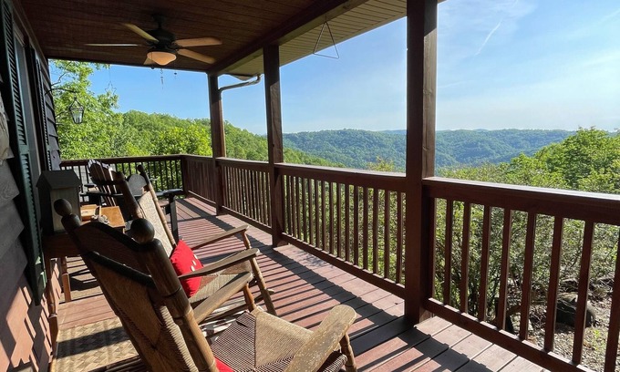 Purlear Casa | Mountain Cabin with sunset VIEWs for Miles! Close to Boone and Blowing Rock