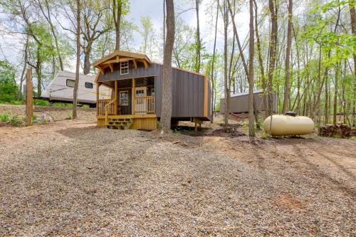Blissfield Apartamento | Cabin with Trail Access to Mohican River