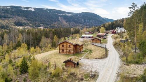 Atra Casa | Cabin With Wooden Interior By Lake Tinnsjøen