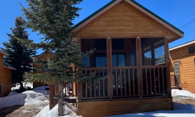 Mammoth Creek Cabina | Cabins by Panguitch Lake: Where Rustic Charm Meets Amazing Fishing!