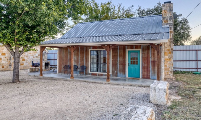 Concan Cabina | Cabins by the Frio River - River Rock Cabin #1