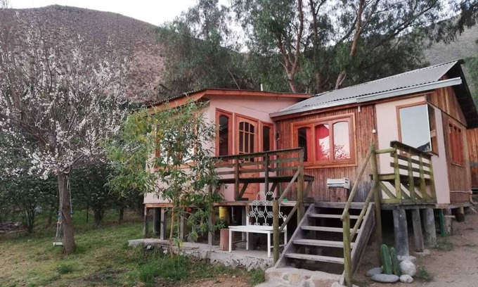 Vicuna Cabina | Cabañas bajo la montaña mamayuca