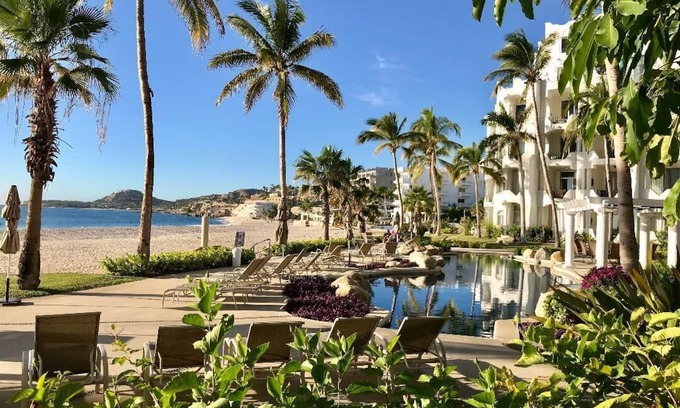 San Jose del Cabo Condominio | Planta baja frente al mar con impresionantes vistas al mar a solo unos pasos de la playa