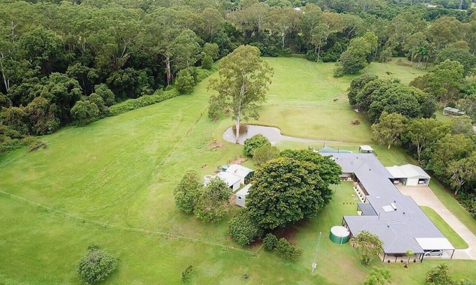 Bellmere Casa | Caboolture 4. Casa de vacaciones de 5 estrellas en la puerta de entrada a la costa del sol en Qld