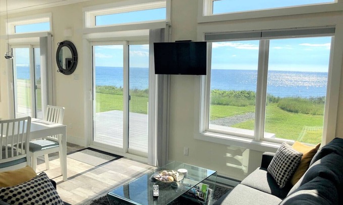 Cheticamp Casa | Villa de clase ejecutiva de 2 dormitorios con vista al mar llena de comodidades modernas