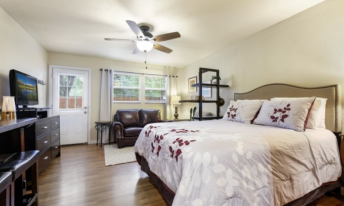 North San Antonio - SAT Cabaña | CACTUS COTTAGE con estacionamiento privado