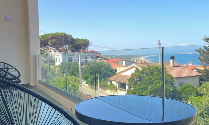 Cuglieri Apartamento | Caelia sea view apartment, 3 double rooms with bath inside