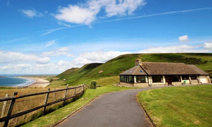 Rhossili Casa | Qué ubicación ... con vistas a la bahía de Rhossili, Caemor es una fabulosa casa de vacaciones con un increíble mar 180