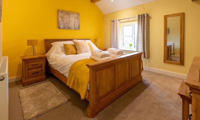 Hendrerwydd Casa | Caer Fedwen Barns Heulog Cottage King Bed Self Catering with Private Hot Tub