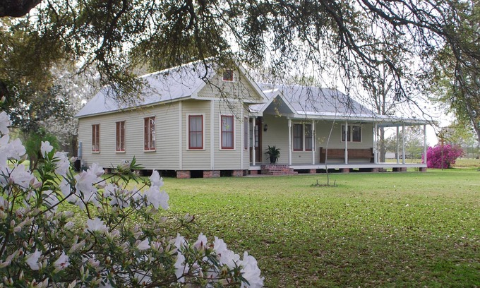 St. Martinville Casa | CAJUN HOSPITALITY - LA PETITE VOIE DE ST. THERESE