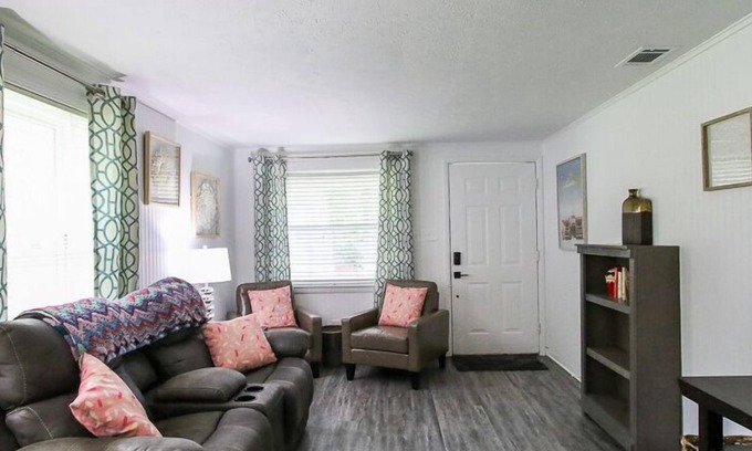 Pooler Casa | Cake Bungalow*Pet Friendly*Minutes from I-95