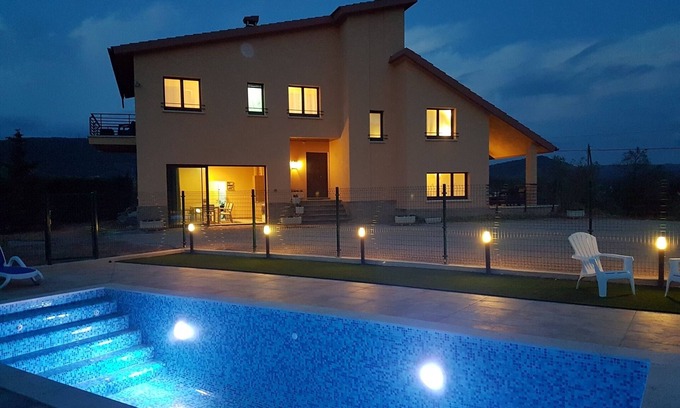 Cardona Casa | Casa Rural (alquiler íntegro) Cal Miró Nou, 12 personas, a 1 h. de Barcelona