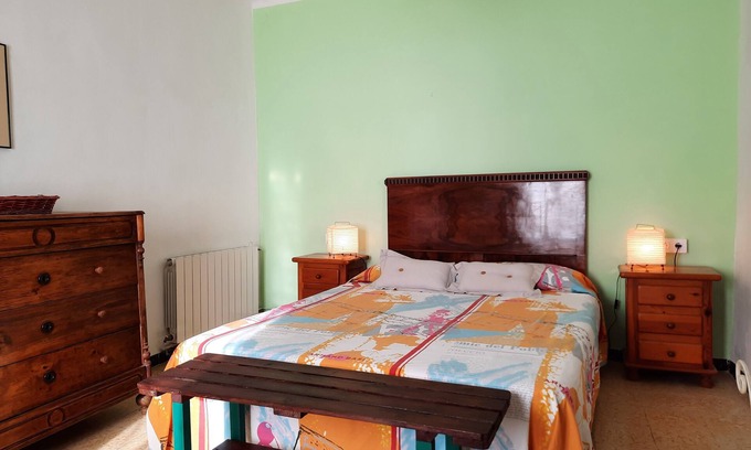 Subirats Cabaña | Cal Paó, casa rural para 8 personas, ideal para familias, patio con barbacoa