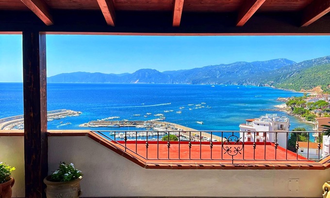 Cala Gonone Apartamento | Cala Gonone, Sardinia, house with beautiful sea view