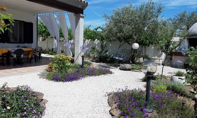 Orosei Apartamento | CALA LIBEROTTO SA PRAMA NICE APARTMENT WITH GARDEN 200 MT FROM THE SEA