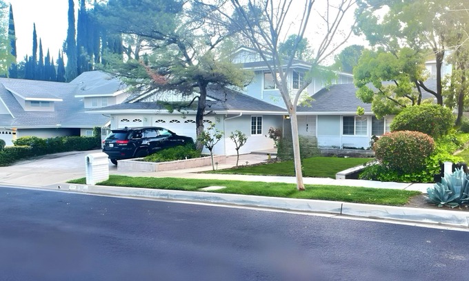 Agoura Hills Casa | Calabasas CA 4-bedroom in peaceful Saratoga Ranch with private pool & jacuzzi