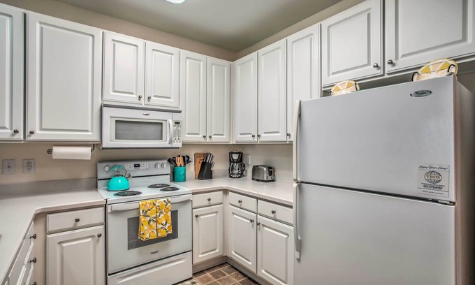 Calabash Condominio | Calabash Condo on Golf Course w/ Pool & Gym!
