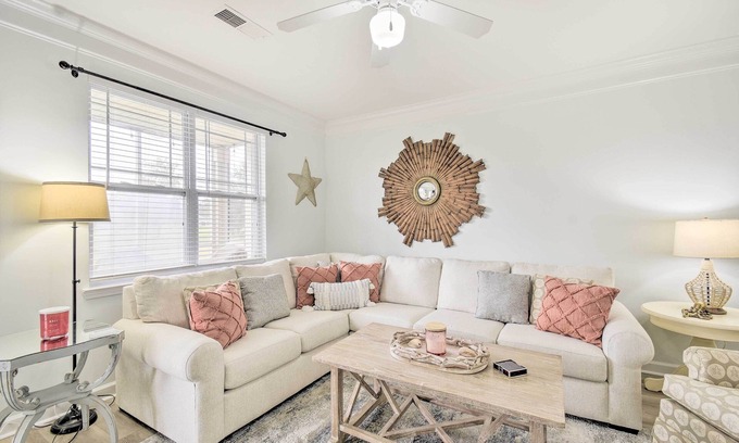 Calabash Condominio | Calabash Condo w/ Patio + Golf Course Views!