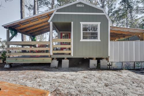 Sunset Beach Apartamento | Calabash Studio Cabin, 4 Mi to Sunset Beach!