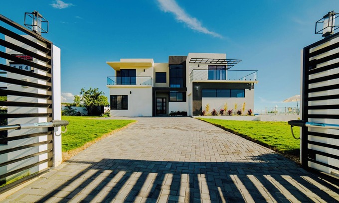 Belmont Casa | Calabura Villa - White House Modern Luxury Villa
