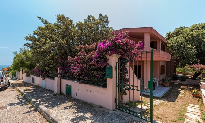 Cala Gonone Villa | Calagonone Villa con jardín barbacoa, WiFi / AC --- Código IUN: P2169