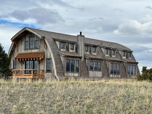 Livingston Casa | Calamity Ridge